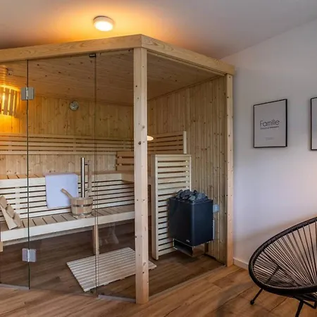 Adenauer Zwoelf - 5 Sterne Mit Sauna Und Garten Am Eifelsteig Kerpen