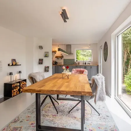 Adenauer Zwoelf - 5 Sterne Mit Sauna Und Garten Am Eifelsteig * Kerpen