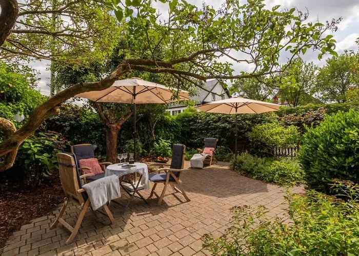 Adenauer Zwoelf - 5 Sterne Mit Sauna Und Garten Am Eifelsteig Kerpen