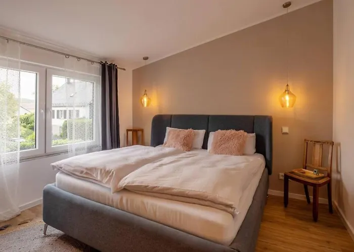 Adenauer Zwoelf - 5 Sterne Mit Sauna Und Garten Am Eifelsteig * Kerpen