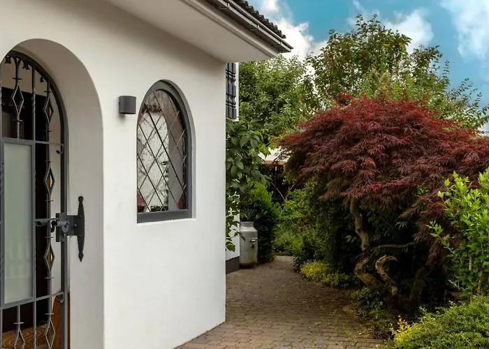 Adenauer Zwoelf - 5 Sterne Mit Sauna Und Garten Am Eifelsteig Kerpen